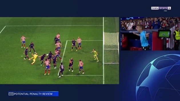 Nghẹt thở quả penalty 90+9, Atletico nối gót Barca chia tay C1 - Bóng Đá