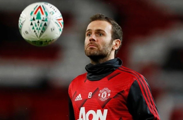 Juan Mata gives Man Utd team-mates signed copies of his autobiography for Christmas with inspirational messages inside - Bóng Đá