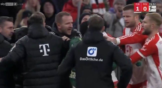 Toàn cảnh Sane nóng máu vì bị 