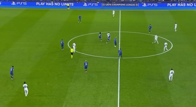 Phơi áo 4 bàn, CĐV Chelsea tìm thấy 'bia đỡ' che đậy sự thảm họa - Bóng Đá