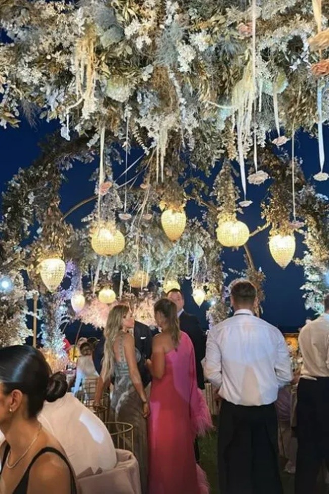 Ashley Cole marries stunning model fiancée Sharon Canu in lavish Italian wedding - Bóng Đá