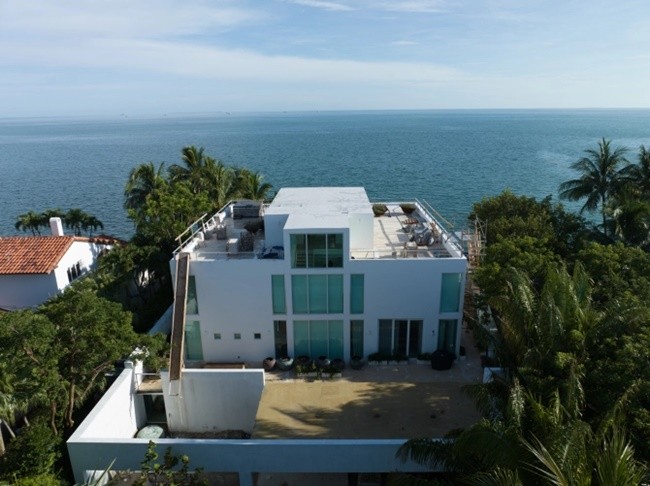 Lionel Messi owns FOUR apartments worth £15million on Miami Beach  - Bóng Đá