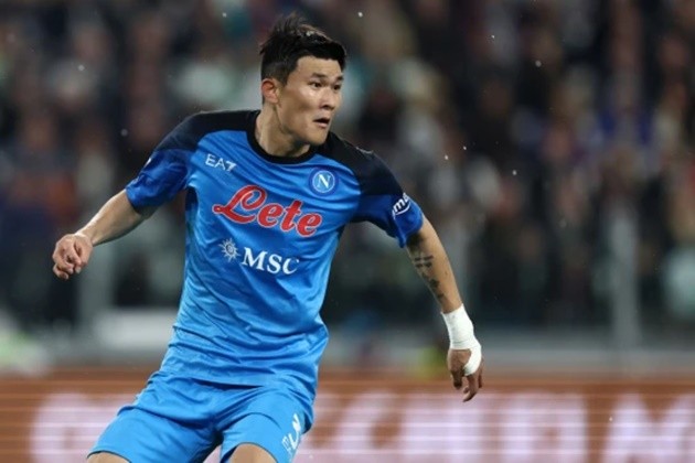 Rio Ferdinand disagrees with Erik ten Hag’s plans to sign established centre-back - Bóng Đá