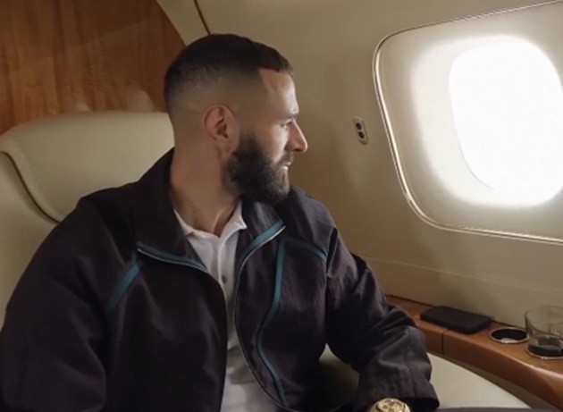 Watch Premier League legend break down in tears as he announces £47m transfer to Saudi Arabia - Bóng Đá