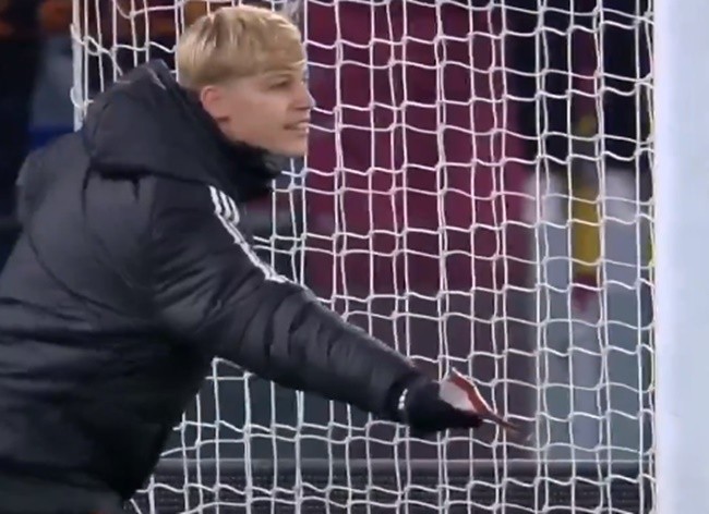José Mourinho really relayed a message to Rui Patrício through the ballboy toward the end of 9-man Roma's draw - Bóng Đá
