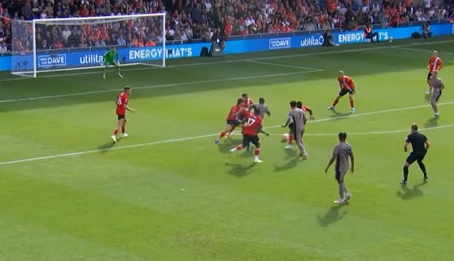 Bissouma SENT OFF - Bóng Đá