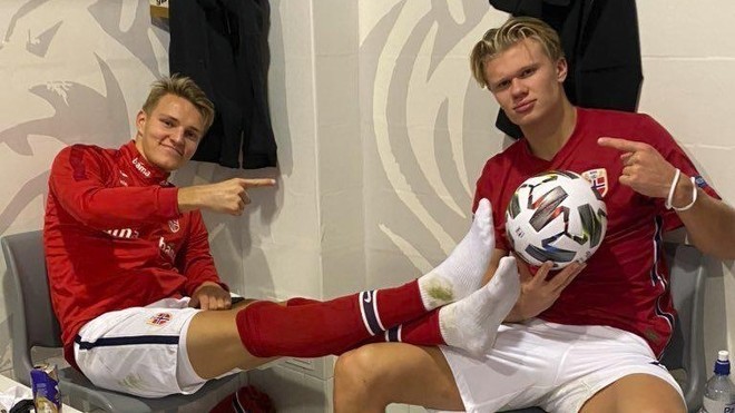 Erling Haaland believes Arsenal ‘rival’ Martin Odegaard would improve Manchester City  - Bóng Đá