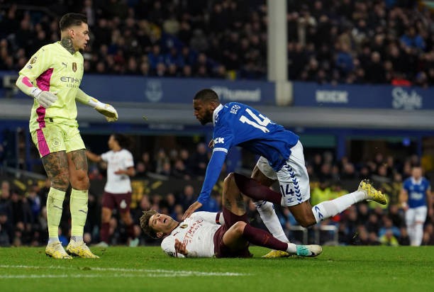 Man City đang lãnh hậu quả vì sự vô nghĩa của VAR - Bóng Đá