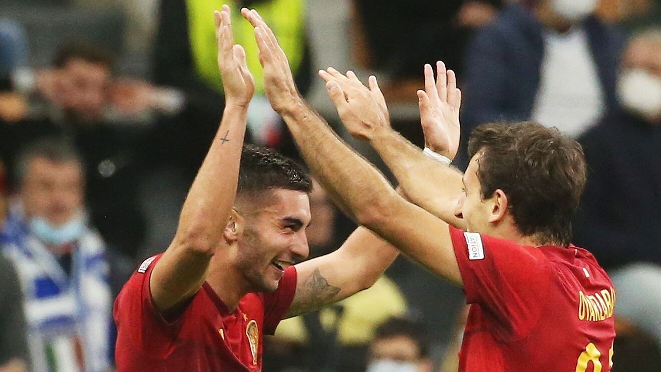 La Roja trình làng cầu thủ trẻ tuổi nhất lịch sử, làm lu mờ dàn sao Ý - Bóng Đá