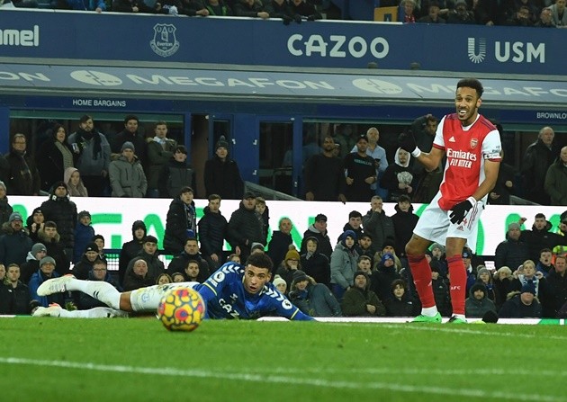 Andy Townsend has stated that Arsenal captain Pierre-Emerick Aubameyang has presented Mikel Arteta with a ‘dilemma’ - Bóng Đá