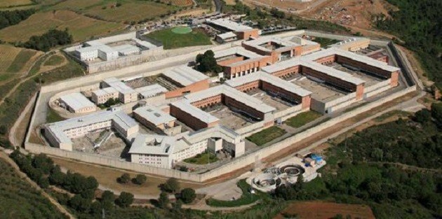 Footballers who went to jail before Dani Alves: Rape, terrorism, murder... - Bóng Đá