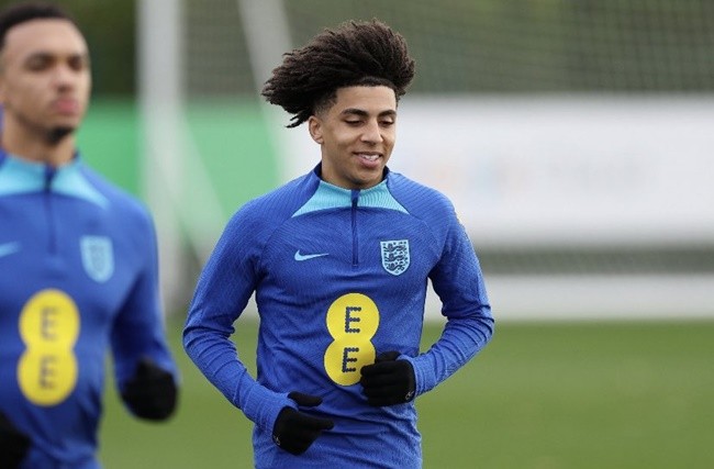 Ngả mũ trước Rico Lewis - Bóng Đá