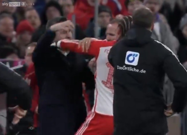 Toàn cảnh Sane nóng máu vì bị 