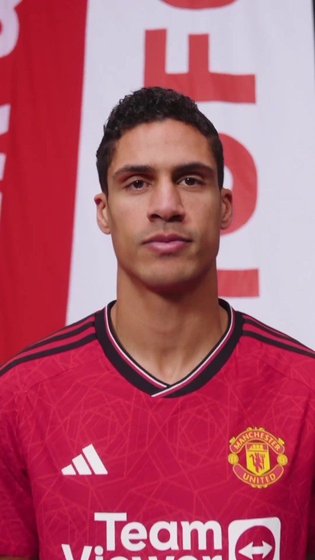 Angry fans hijack announcement by blocking shop entrance in Glazers protest - Bóng Đá