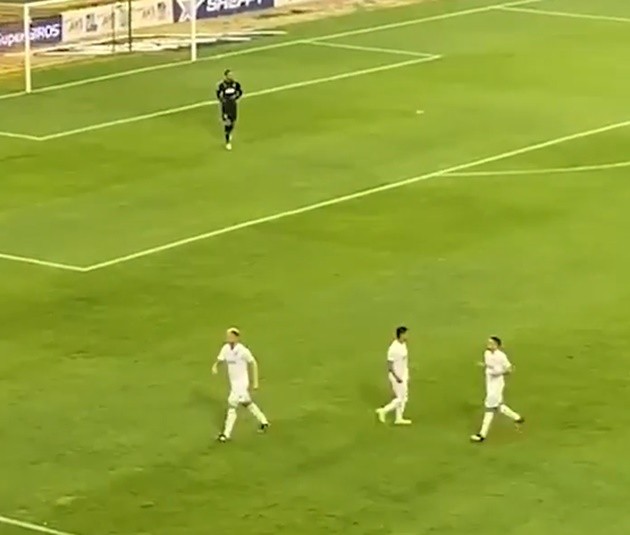 Shocking moment fan runs on to pitch and attacks Colombian football star - Bóng Đá