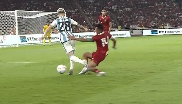 David Beckham and Lionel Messi enjoy lavish dinner - Bóng Đá