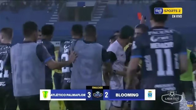 Điên rồ! Bù giờ 42 phút, 6 trọng tài bị đình chỉ ngay lập tức - Bóng Đá