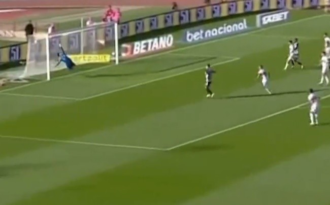 Sau 2 tháng, Hulk tiếp tục tạo nên điều điên rồ - Bóng Đá