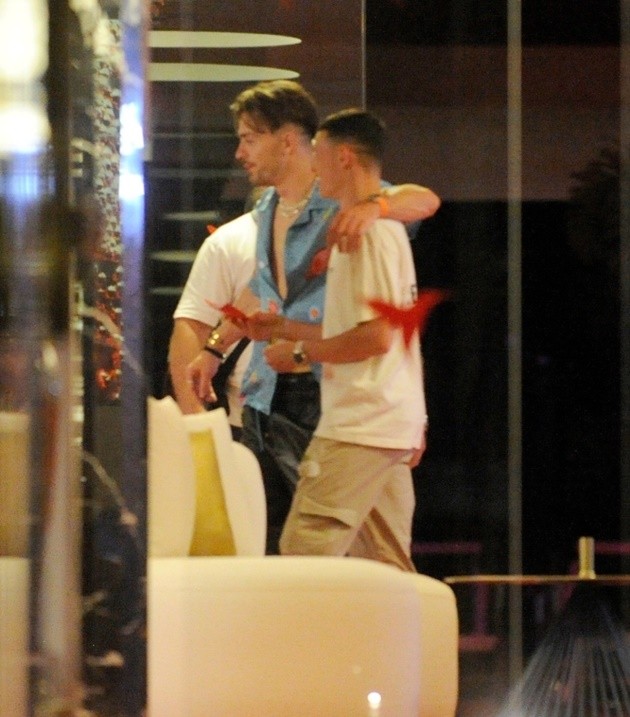 Toàn cảnh 4 ngày ăn mừng không ngừng nghỉ của Man City - Bóng Đá