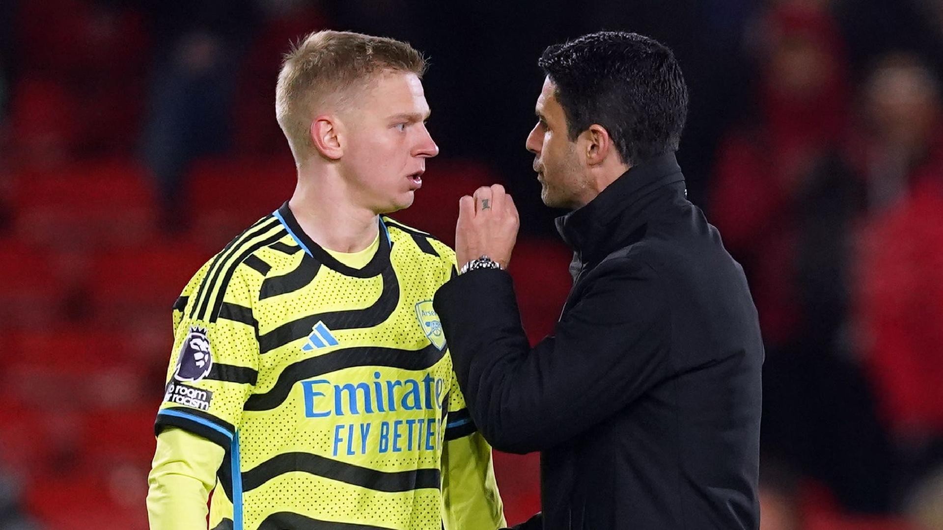 Cận cảnh pha cãi nhau to của hai cầu thủ Arsenal - Bóng Đá