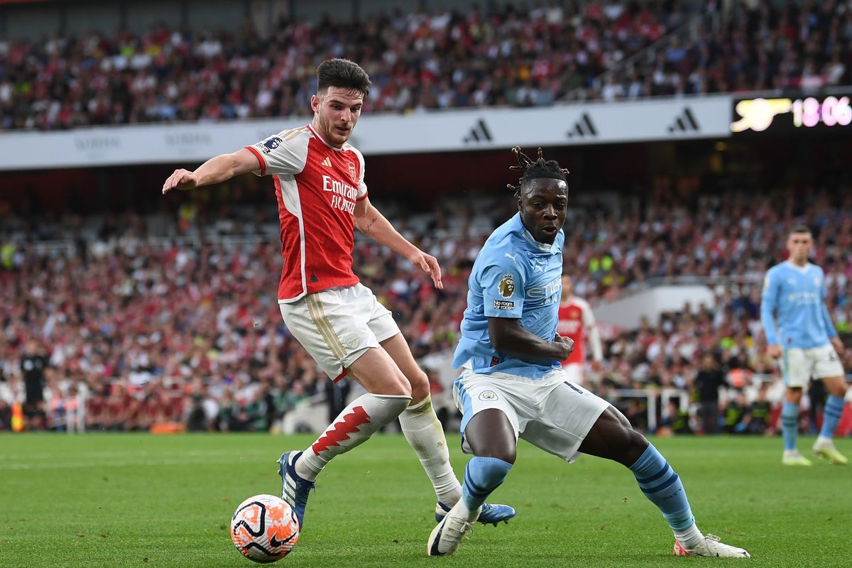 Pha bóng khiến Arsenal mất chiến thắng trước Man City - Bóng Đá