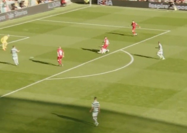 Steven Gerrard gets pelted with BOTTLES from Celtic fans after scoring in charity game for Liverpool legends - Bóng Đá