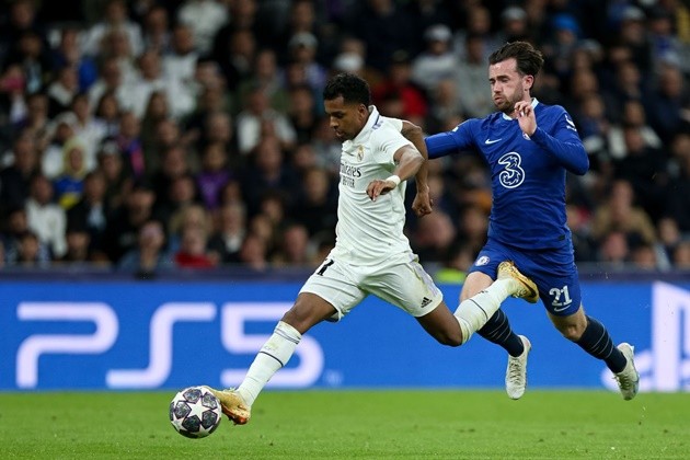 Phơi áo 4 bàn, CĐV Chelsea tìm thấy 'bia đỡ' che đậy sự thảm họa - Bóng Đá