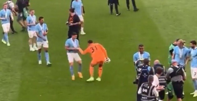 Jack Grealish tells off half-naked Man City kitman during dressing room celebrations  - Bóng Đá