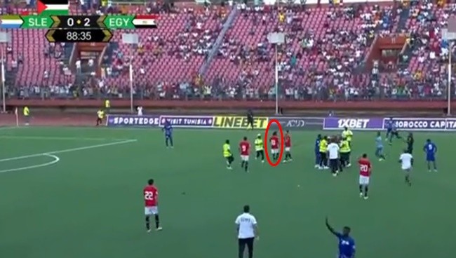 Toàn cảnh Salah bị tấn công, quân đội bảo vệ vào cuộc - Bóng Đá