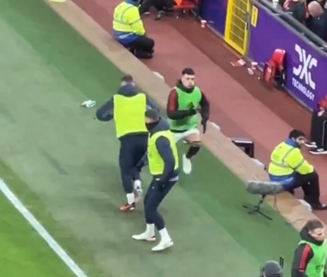 Vừa tái xuất, Martinez khiến CĐV Man Utd mát dạ - Bóng Đá