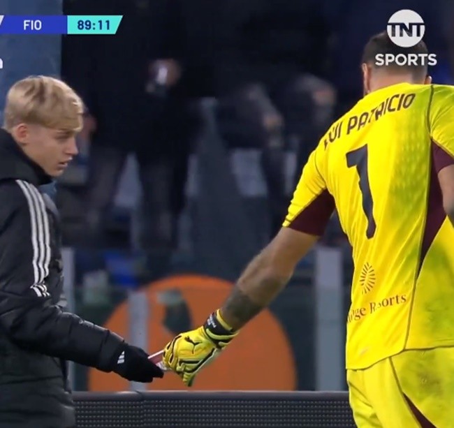 José Mourinho really relayed a message to Rui Patrício through the ballboy toward the end of 9-man Roma's draw - Bóng Đá
