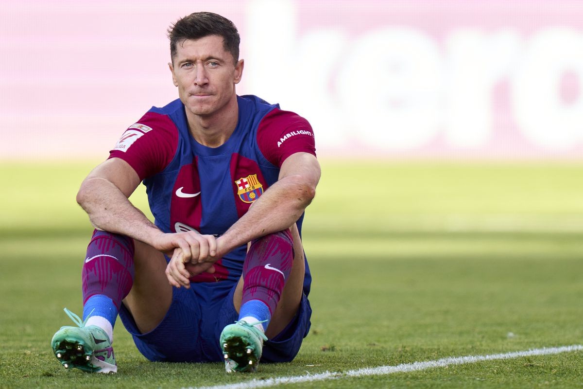 Report claims Barcelona have lost 7 points this season from referee mistakes, would be top of La Liga - Bóng Đá