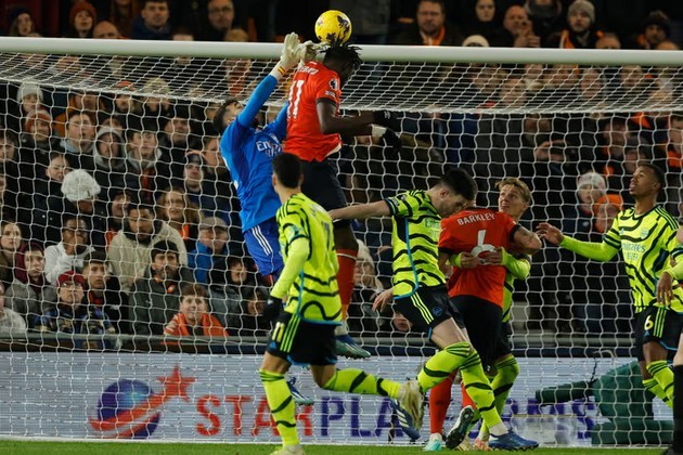 2 điểm đen trong chiến thắng của Arsenal trước Luton Town - Bóng Đá