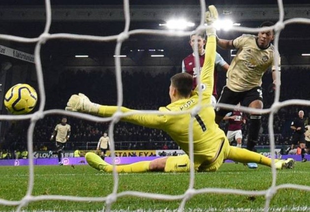 Sir Alex Ferguson not impressed with Solskjaer’s subs – as Man Utd legend is left speechless at Shaw replacing Martial - Bóng Đá