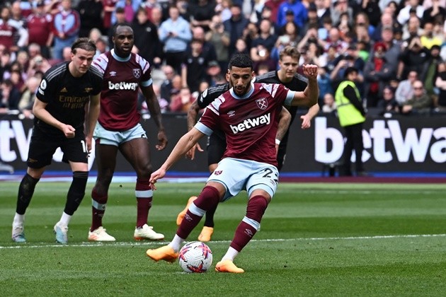 VAR lại gây tranh cãi khiến Arsenal mất điểm - Bóng Đá
