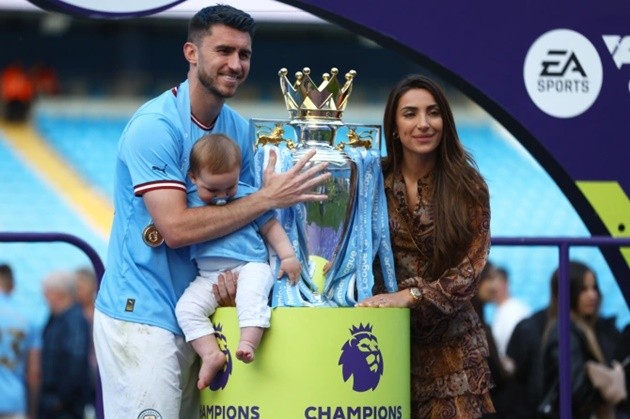 Man City stars joined on the pitch by glamorous Wags - Bóng Đá