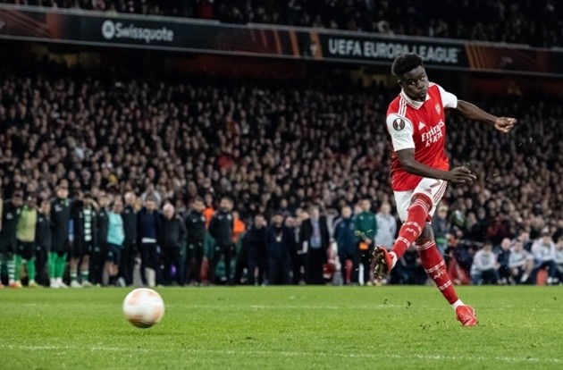 Watch adorable moment Arsenal star Bukayo Saka FaceTimes Kim Kardashian - Bóng Đá