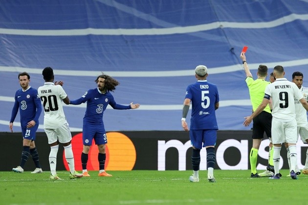 Phơi áo 4 bàn, CĐV Chelsea tìm thấy 'bia đỡ' che đậy sự thảm họa - Bóng Đá