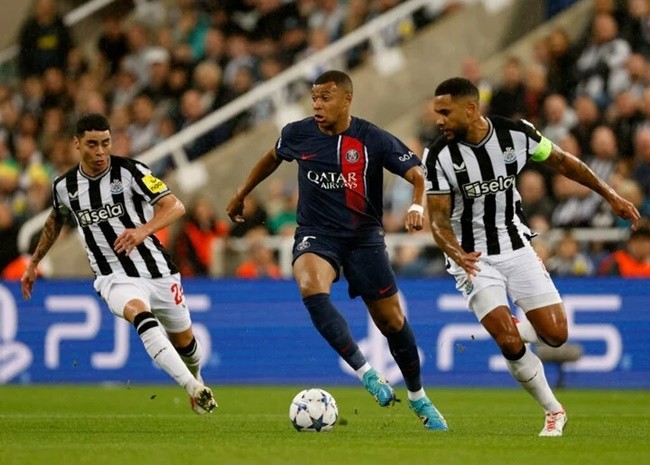 Màn ghế bay trước trận Newcasttle - PSG - Bóng Đá