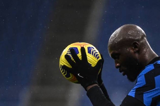 Erling Haaland and girlfriend Isabel Johansen make a splash on well-earned summer break - Bóng Đá