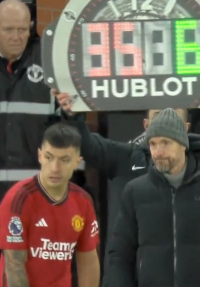 Vừa tái xuất, Martinez khiến CĐV Man Utd mát dạ - Bóng Đá