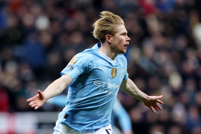 De Bruyne quá đáng sợ, bẽ mặt Antony - Bóng Đá