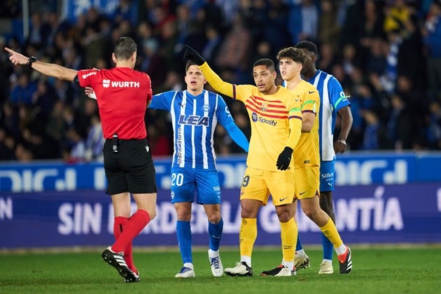 Sao trẻ Barca “vùng vằng” vì bị cấm thi đấu - Bóng Đá