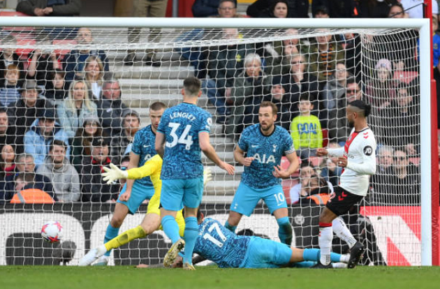 Hòa như thua trước Southampton, ghế Conte chỉ còn 