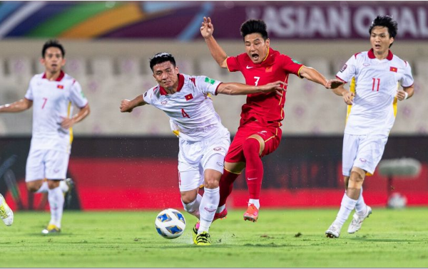 Quen hành xử như V-League nên Việt Nam đã bị VAR soi kỹ? - Bóng Đá