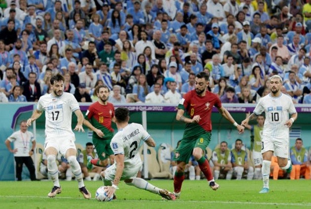 Thái độ của Ronaldo với Fernandes sau khi bị tước bàn thắng - Bóng Đá