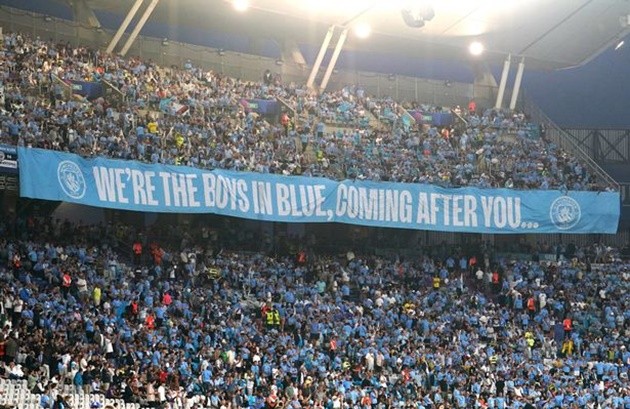 Man City fan collapses in stands and requires oxygen at Champions League final - Bóng Đá
