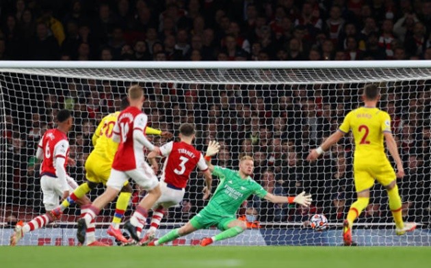 Lacazette hóa người hùng, Arsenal thoát cửa tử trong gang tấc - Bóng Đá