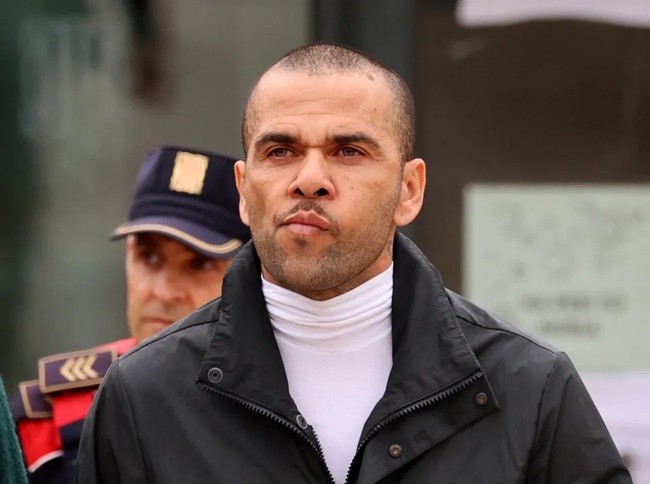 Moment rapist Dani Alves walks FREE from prison just weeks - Bóng Đá