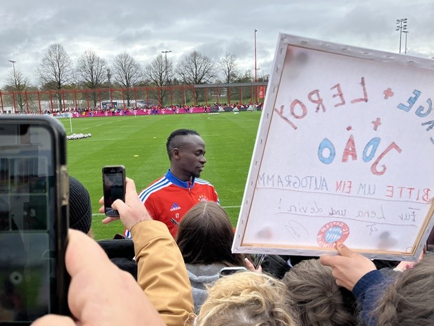 Ảnh Mane trở lại tập luyện - Bóng Đá